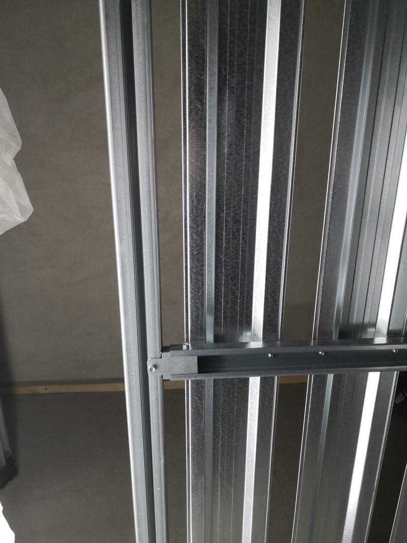 Verbinder-Element für Säule und Wand im Kellertrennwand-System