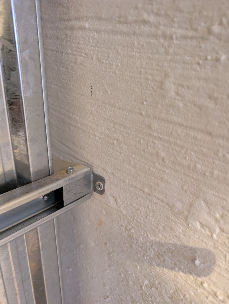 Verbinder-Element für Säule und Wand im Kellertrennwand-System